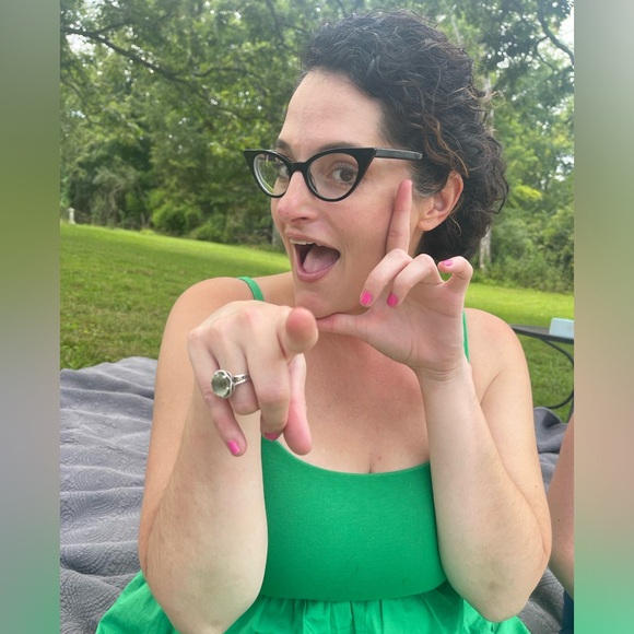 Meet your Posher, Jennifer - Picture 3 of 9